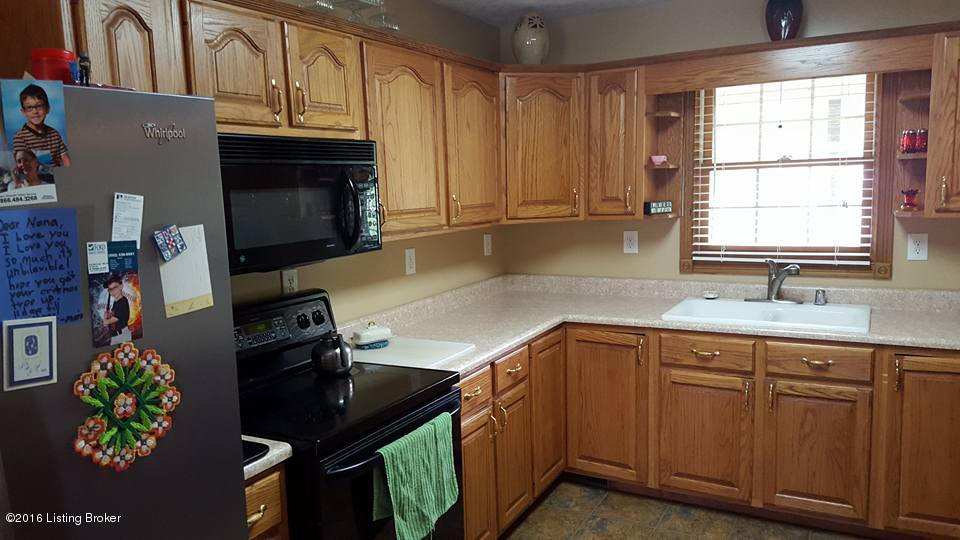 1072 Greenbriar Road Mount Washington, KY 40047 - Photo 12 of 34 kitchen3
