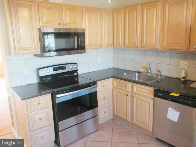 8335 Snowden Oaks Place Laurel, MD 20708 - Photo 8 of 24 Kitchen