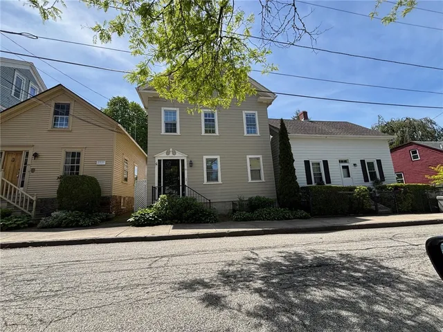 $2,800 | 51 Lee Avenue, Unit 1, Newport, RI 02840