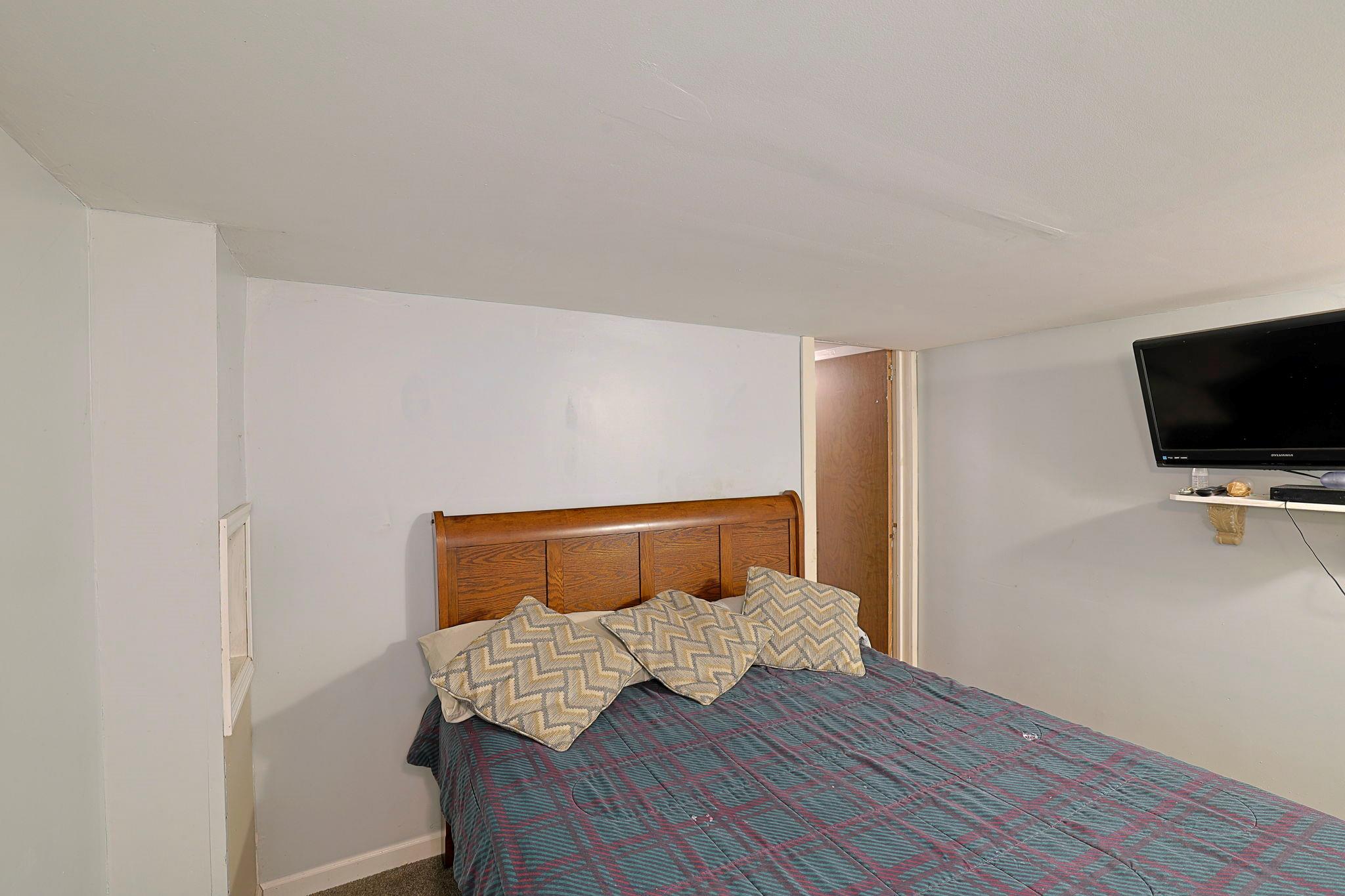 181 Oak Ridge Road Greenfield Park, NY 12435 - Photo 15 of 22 Bedroom with baseboards