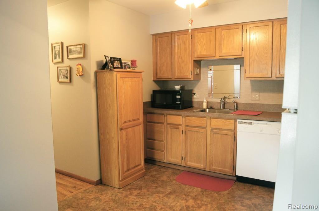 480 Baldwin Avenue, Unit 21 Rochester, MI 48307 - Photo 10 of 17 Wonderful Wood Cabinetry
