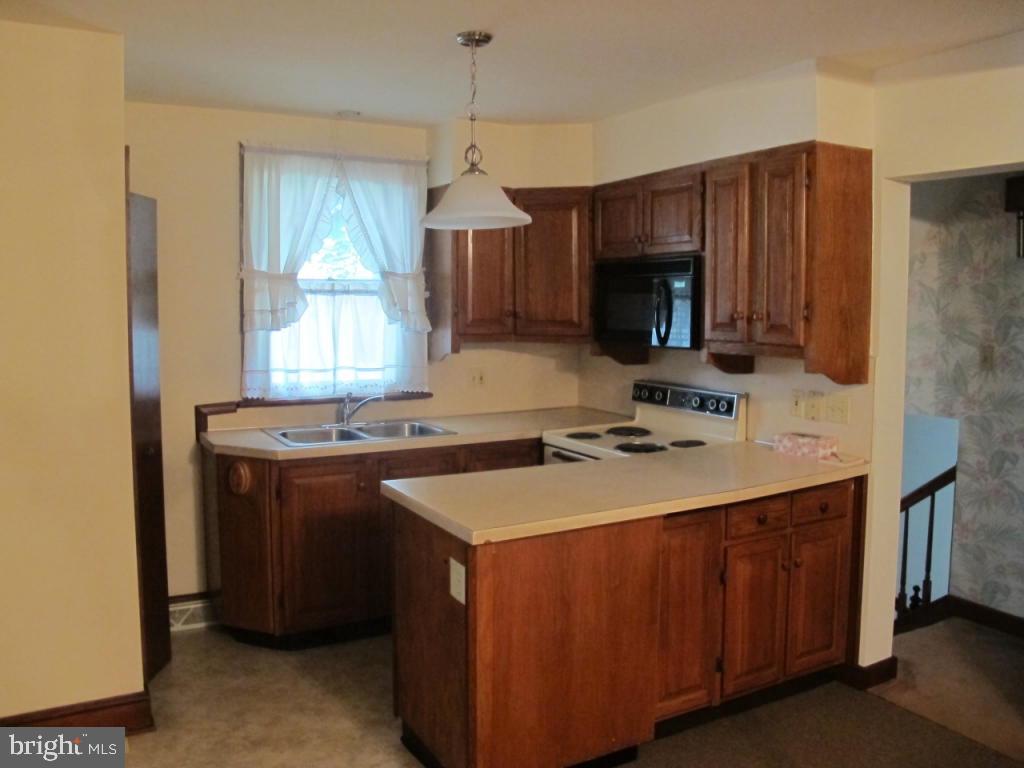125 West Lemon Street Lititz, PA 17543 - Photo 3 of 15