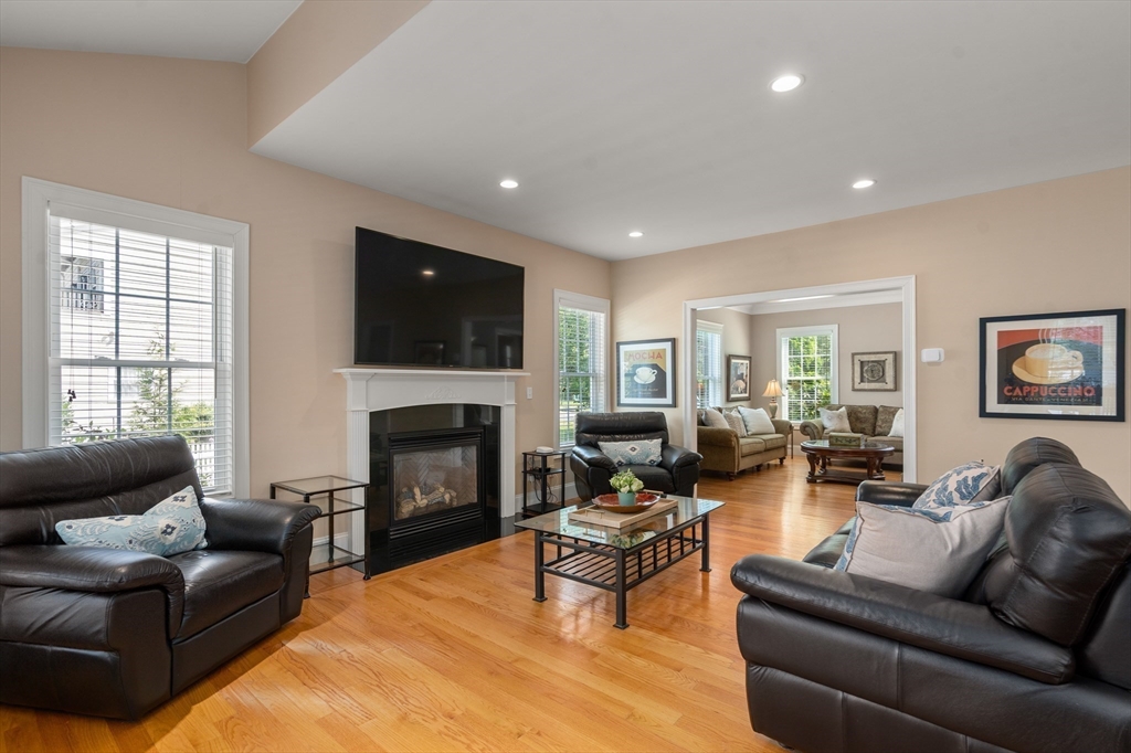 77 Cedar Street Wellesley, MA 02481 - Photo 10 of 39