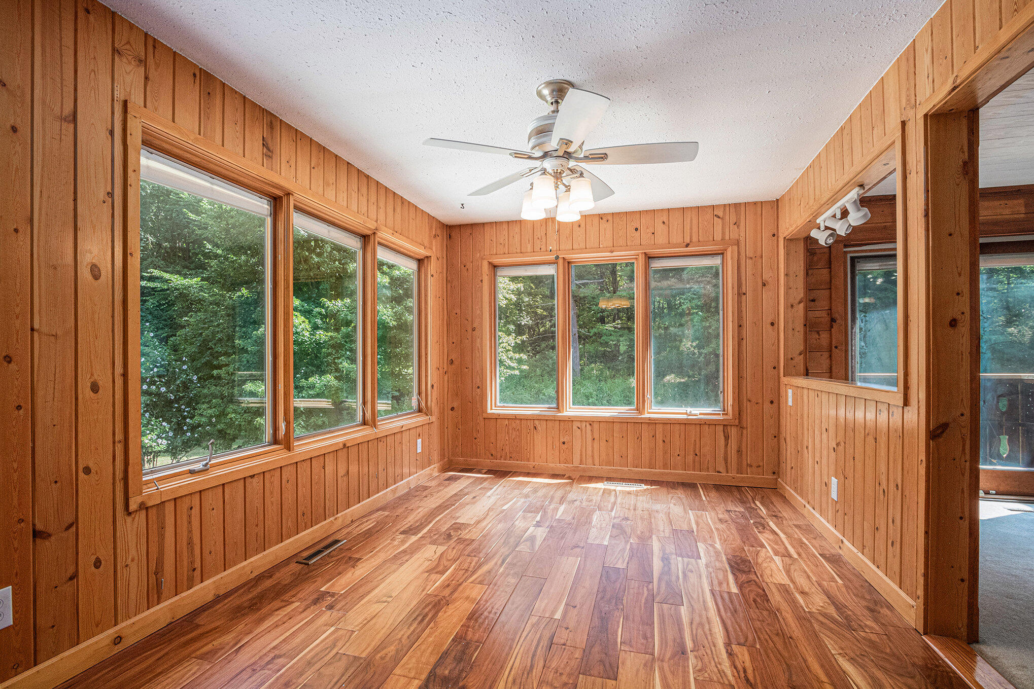 10545 Lauer Road Baroda, MI 49101 - Photo 5 of 21 006_file_785