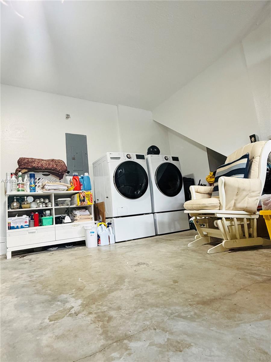 10664 Oak Lake Way Boca Raton, FL 33498 - Photo 34 of 43 Laundry Room in the Garage
