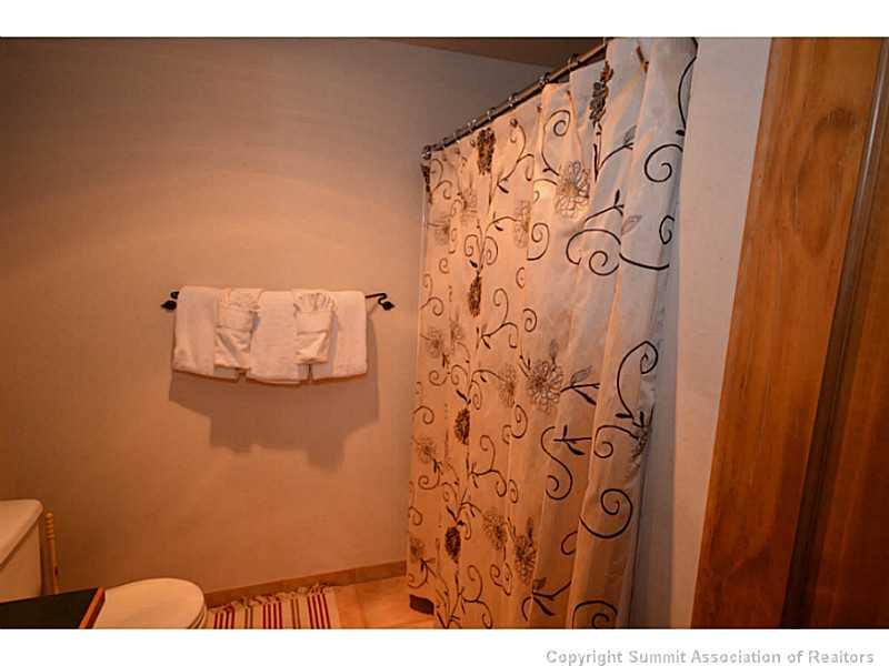 195 River Run Road, Unit 8042 Keystone, CO 80435 - Photo 19 of 25 a picture of a bathroom with a shower curtain