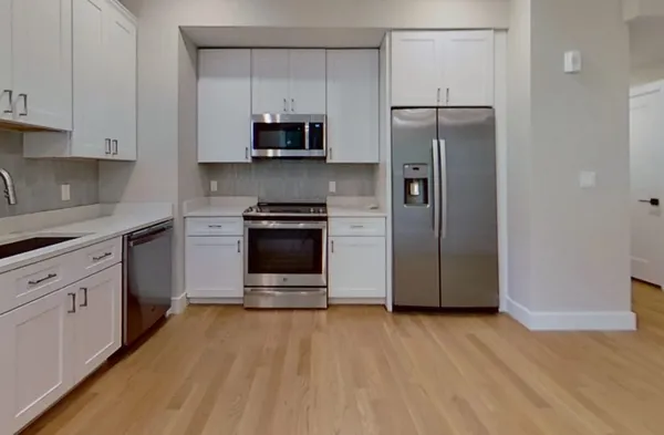 $4,450 | 104-106 Warren Street, Unit 6, Boston, MA 02135