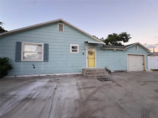 a front view of house with yard