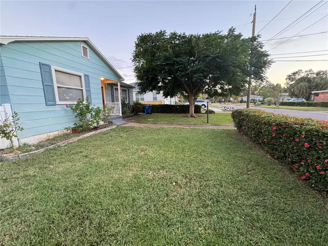 a view of a house with backyard and sitting area