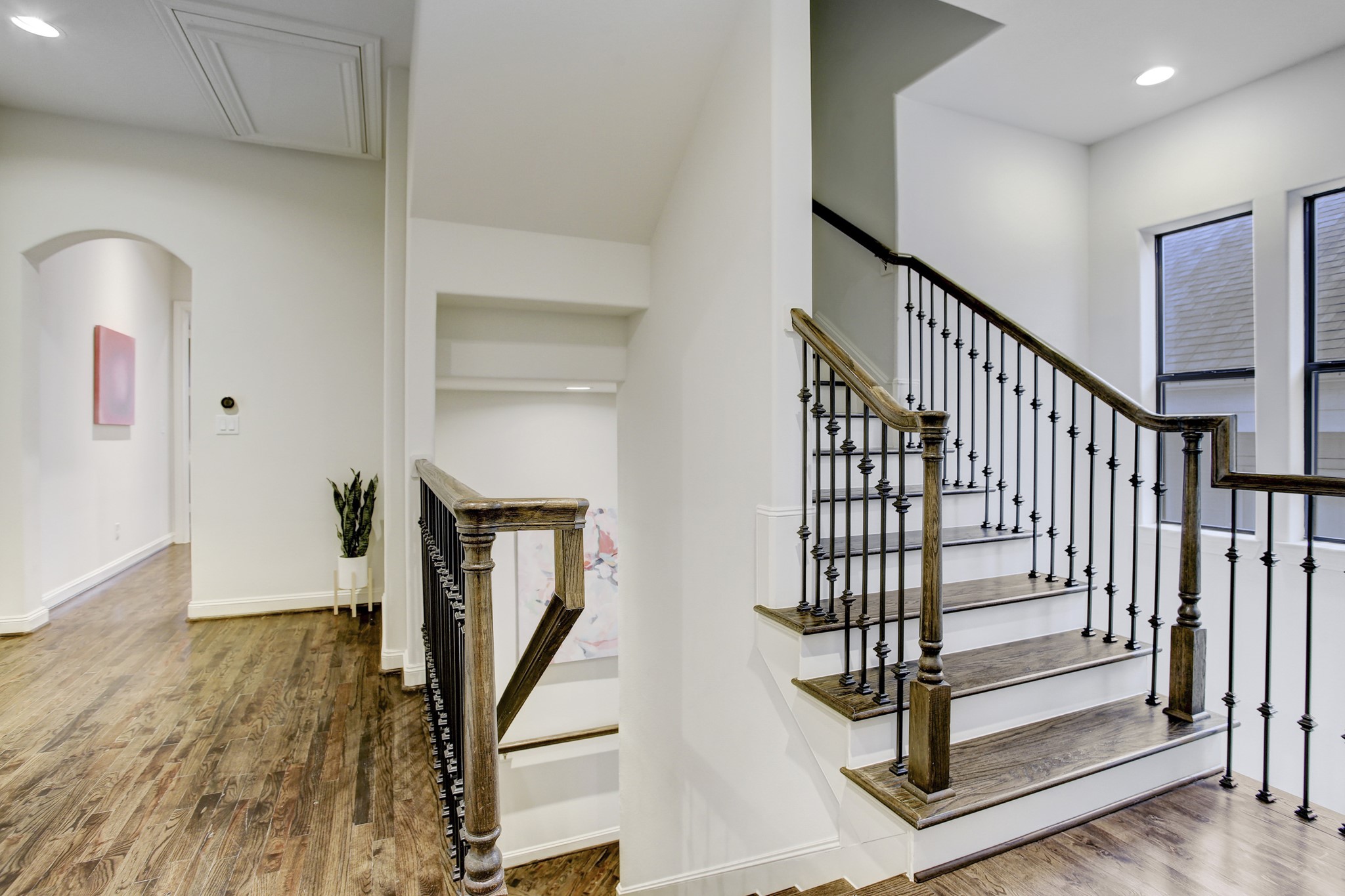 5506 Darling Street Houston, TX 77007 - Photo 9 of 23 2nd Floor Landing leads to primary suite, 2 guest bedrooms with Hollywood bath, and laundry room.