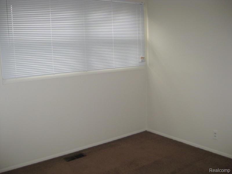 47522 Roland Street Utica, MI 48317 - Photo 11 of 13 IMG_1119.jpg