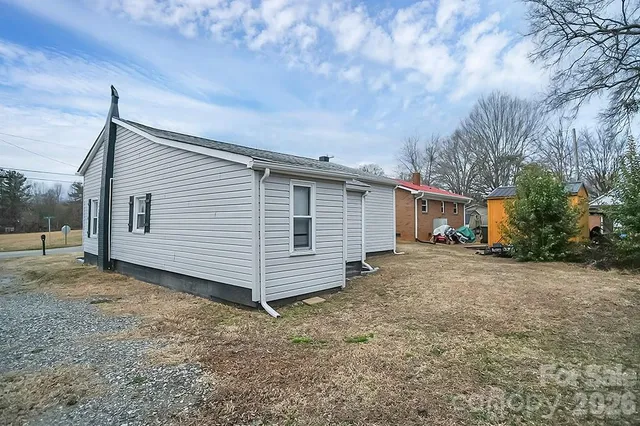 $235,000 | 301 J C Dellinger Road, Cherryville, NC 28021