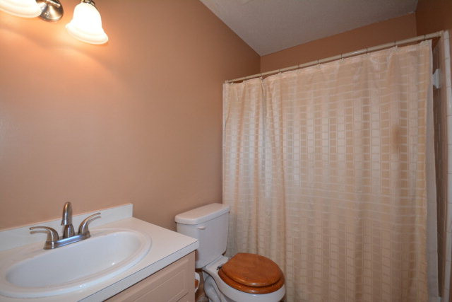 2661 Crosscreek Road Hephzibah, GA 30815 - Photo 22 of 39 Owner's Bath