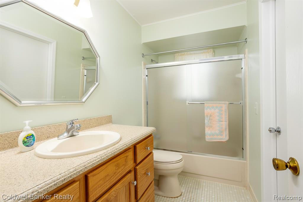 1406 Knightsbridge Road Canton, MI 48187 - Photo 12 of 28