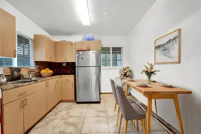 $1,995,555 | 2024 Alton Road, Miami Beach, FL 33140