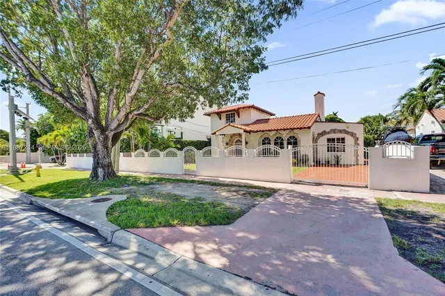 $1,995,555 | 2024 Alton Road, Miami Beach, FL 33140