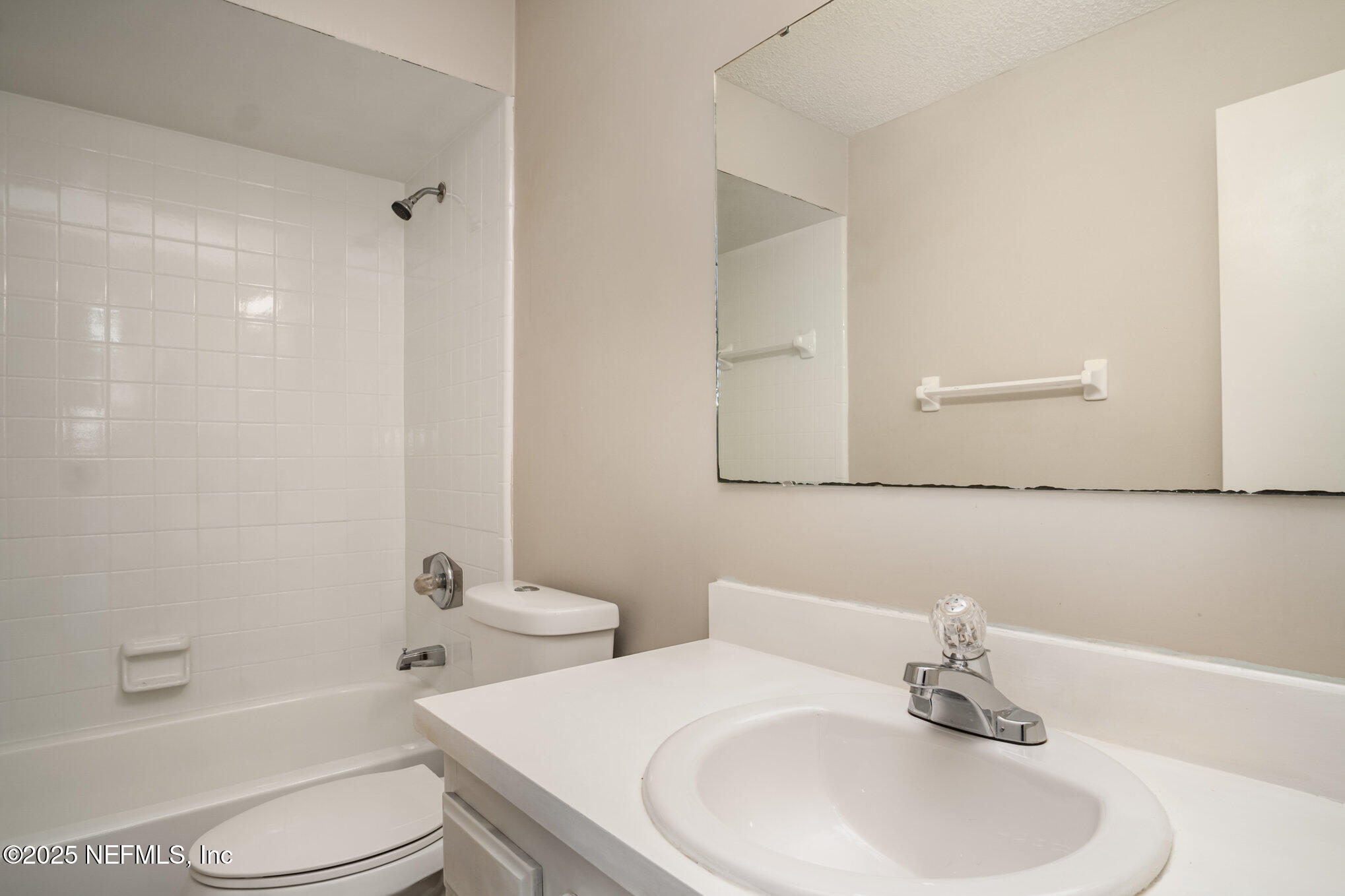 7945 Amandas Crossing Drive East Jacksonville, FL 32244 - Photo 6 of 15 a bathroom with a toilet a sink and a bathtub