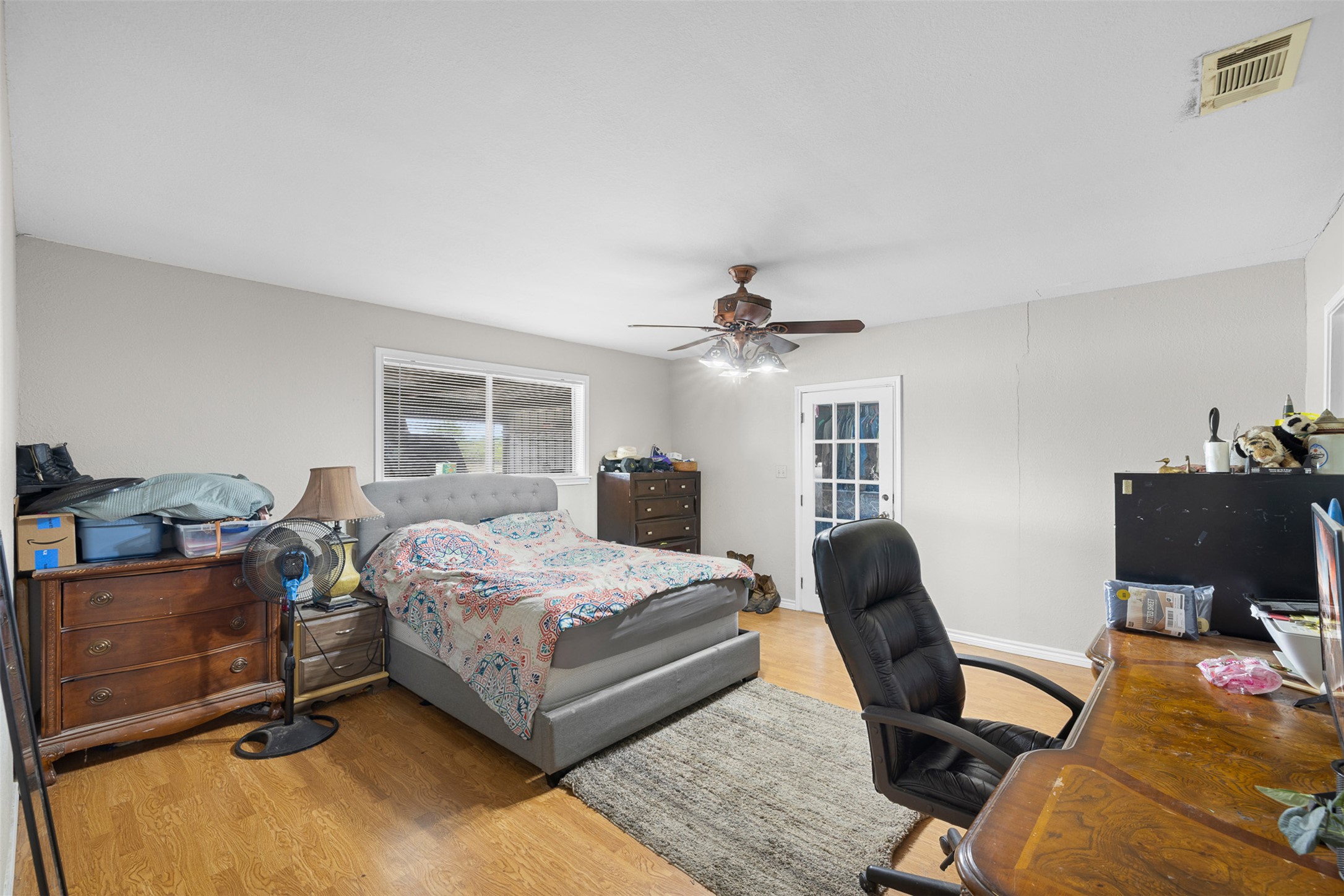 9765 State Park Road Lockhart, TX 78644 - Photo 27 of 40 a bedroom with a bed a desk and chair