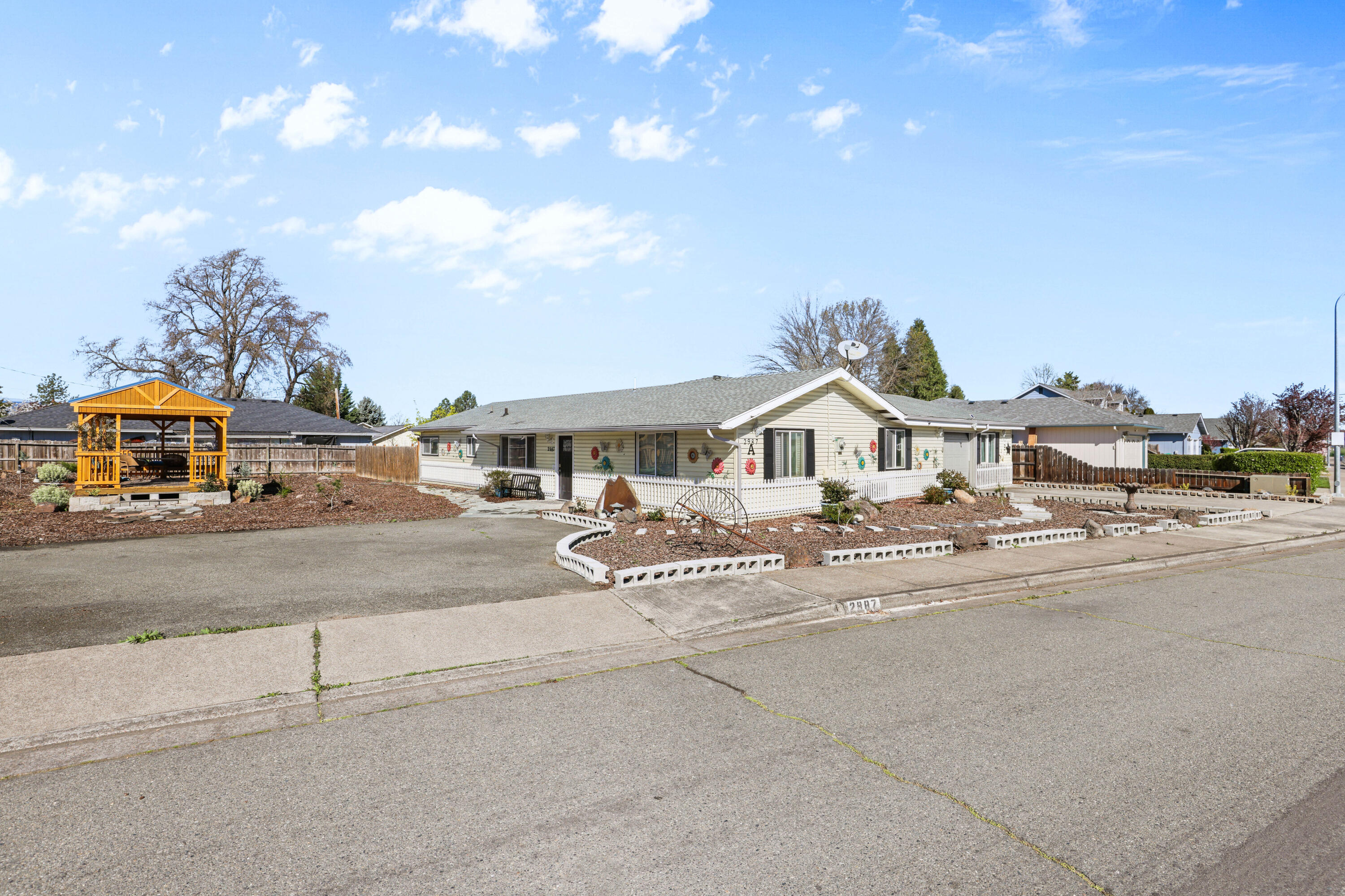 2987 Delta Waters Road Medford, OR 97504 - Photo 11 of 27 EP1A0026