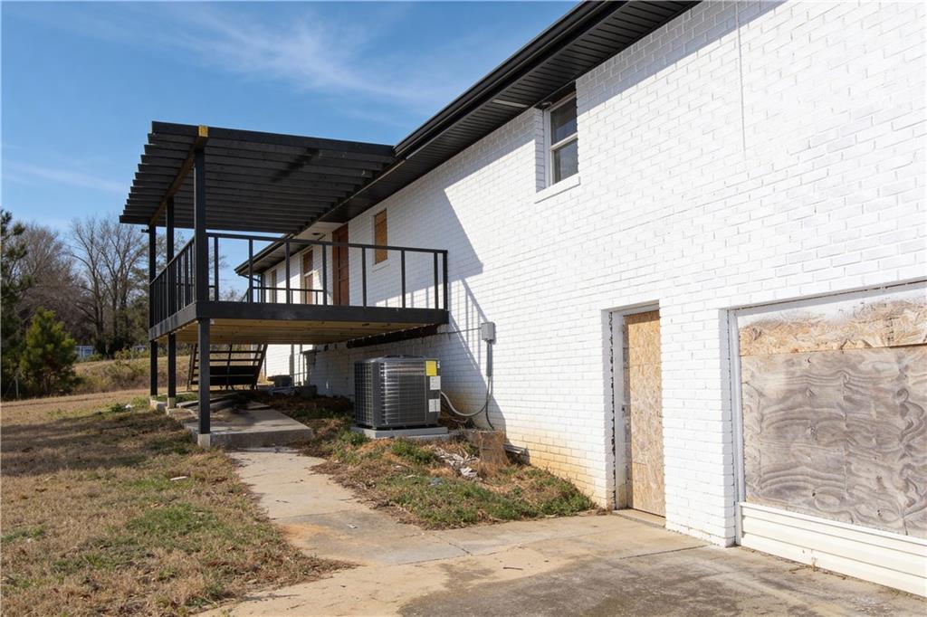706 Collins Hill Road Lawrenceville, GA 30046 - Photo 25 of 33 a front view of a house