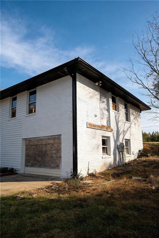 706 Collins Hill Road Lawrenceville, GA 30046 - Photo 5 of 33 a backyard of house with garage