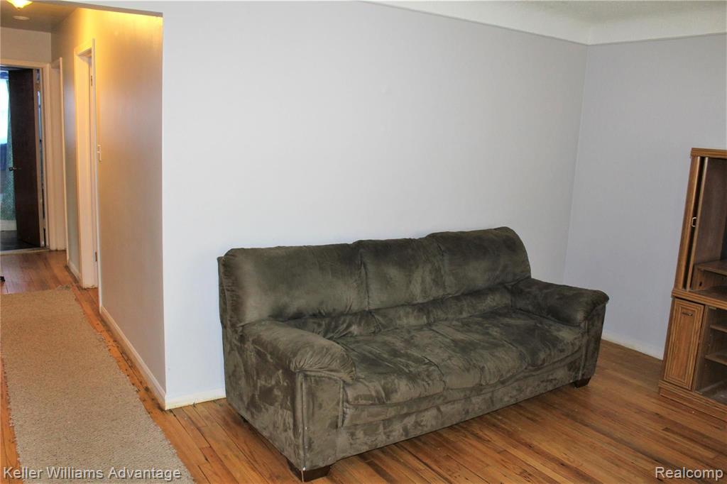 18105 Stephens Eastpointe, MI 48021 - Photo 5 of 24 Gallery Image 5
