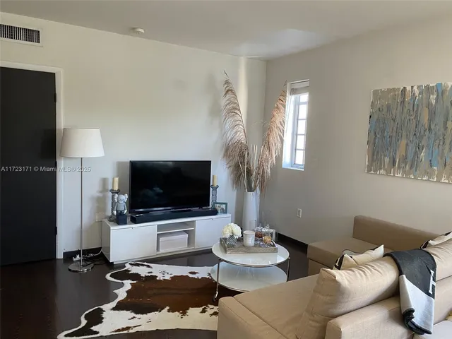 $349,000 | 435 21st Street, Unit 307, Miami Beach, FL 33139