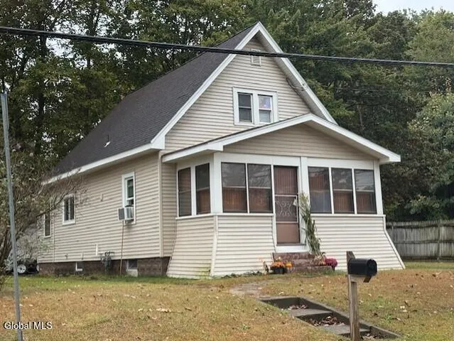 $425,000 | 2621 Curry Road, Rotterdam, NY 12303