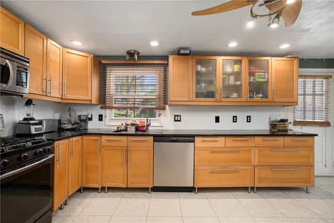 $579,900 | 44 Quaker Drive, West Warwick, RI 02893