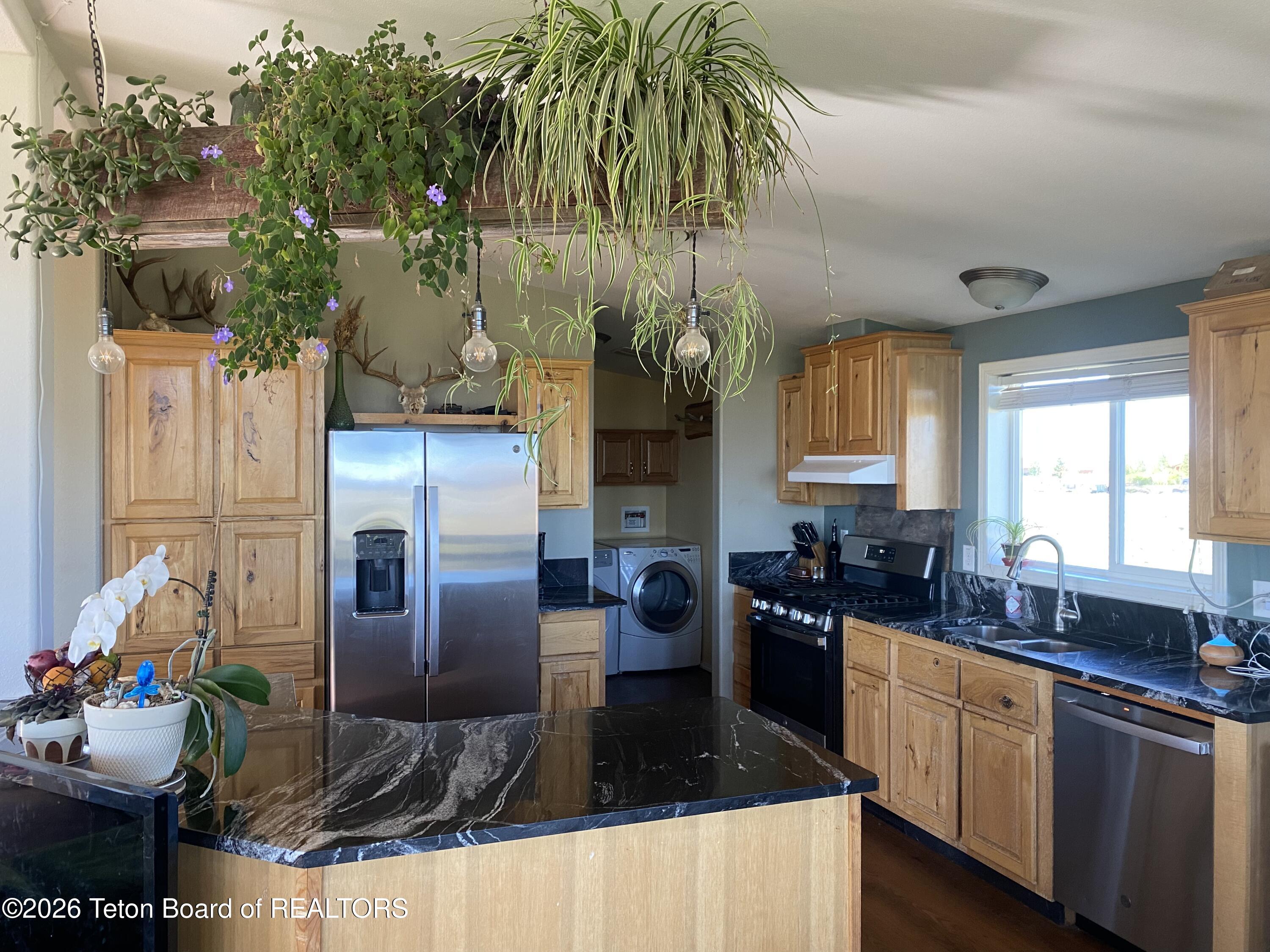 27 Chief Joseph Road Pinedale, WY 82941 - Photo 12 of 33 11kitchen