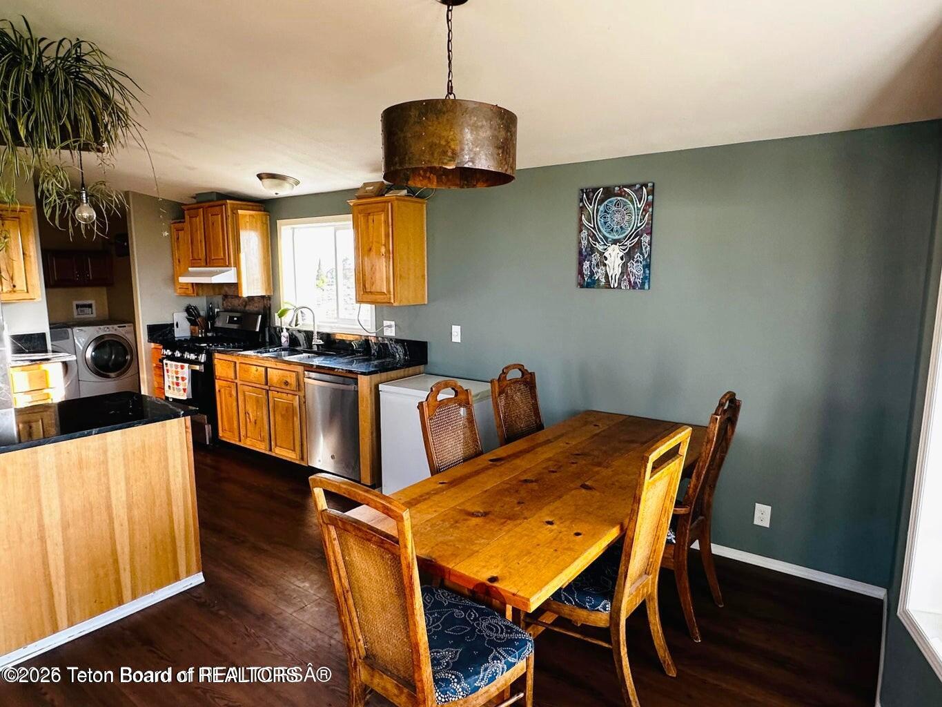 27 Chief Joseph Road Pinedale, WY 82941 - Photo 14 of 33 dining