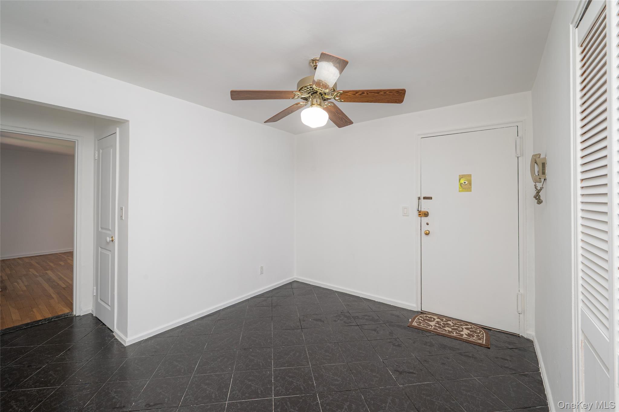 50 Brompton Road, Unit 3H Great Neck, NY 11021 - Photo 9 of 28