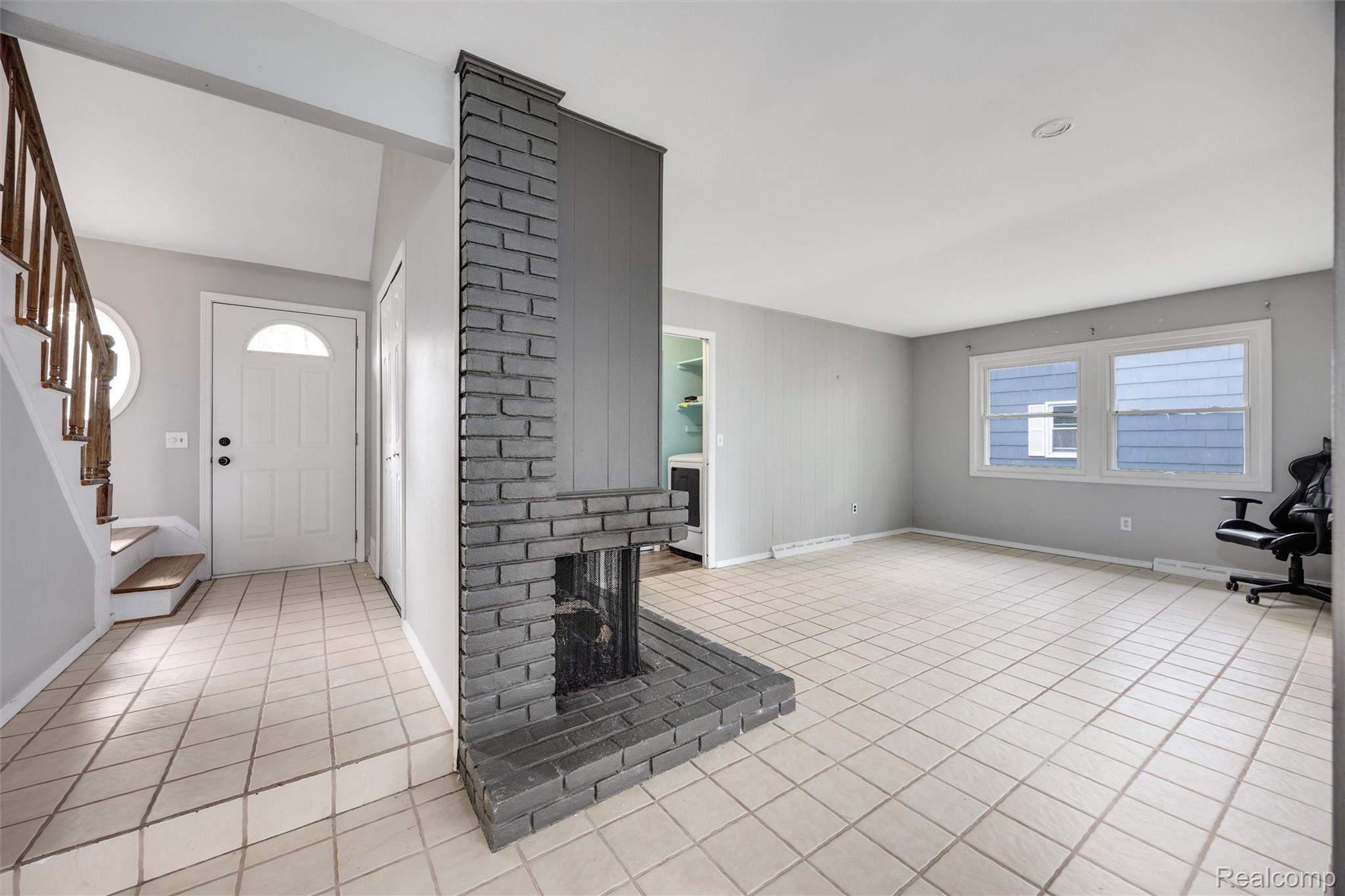 4942 Butler Drive Troy, MI 48085 - Photo 4 of 33 13-4942 Butler Dr 0012.jpg