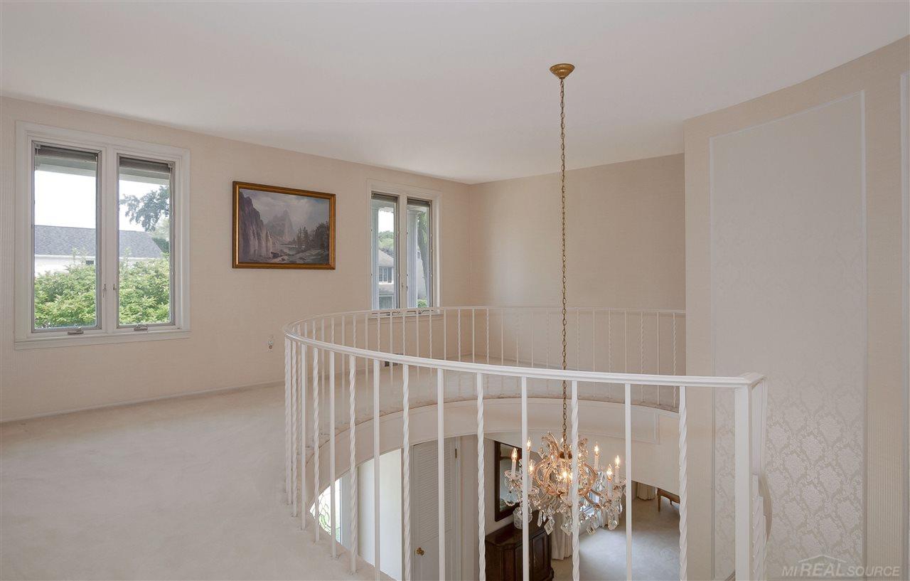 591 Canterbury Road Grosse Pointe, MI 48236 - Photo 36 of 55 31382294-35.JPG