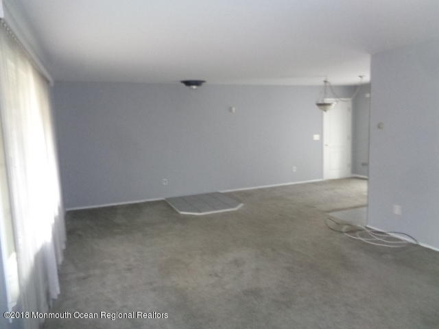 560 Diamond Road Jackson, NJ 08527 - Photo 5 of 14 DSC01097