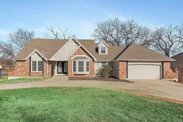 $415,000 | 7007 Lakeshore Drive, Raytown, MO 64133