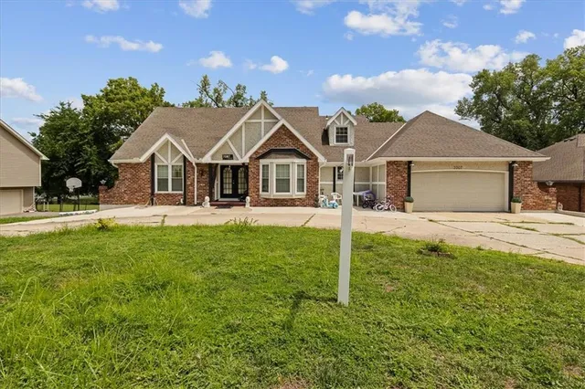 $415,000 | 7007 Lakeshore Drive, Raytown, MO 64133