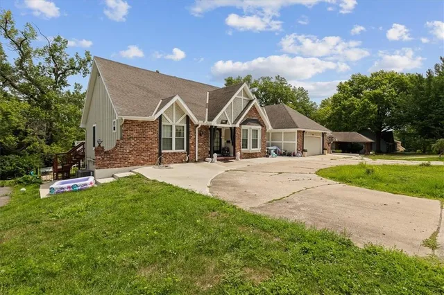 $415,000 | 7007 Lakeshore Drive, Raytown, MO 64133