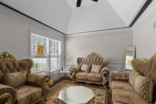 $415,000 | 7007 Lakeshore Drive, Raytown, MO 64133