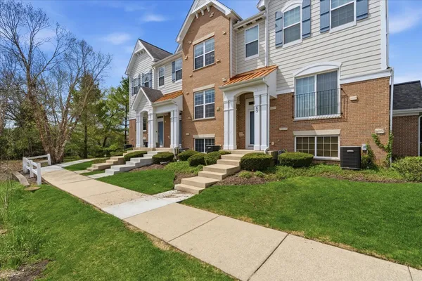 $449,900 | 65 Arcadia Lane, Lake Zurich, IL 60047