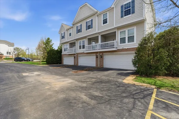 $439,900 | 65 Arcadia Lane, Lake Zurich, IL 60047