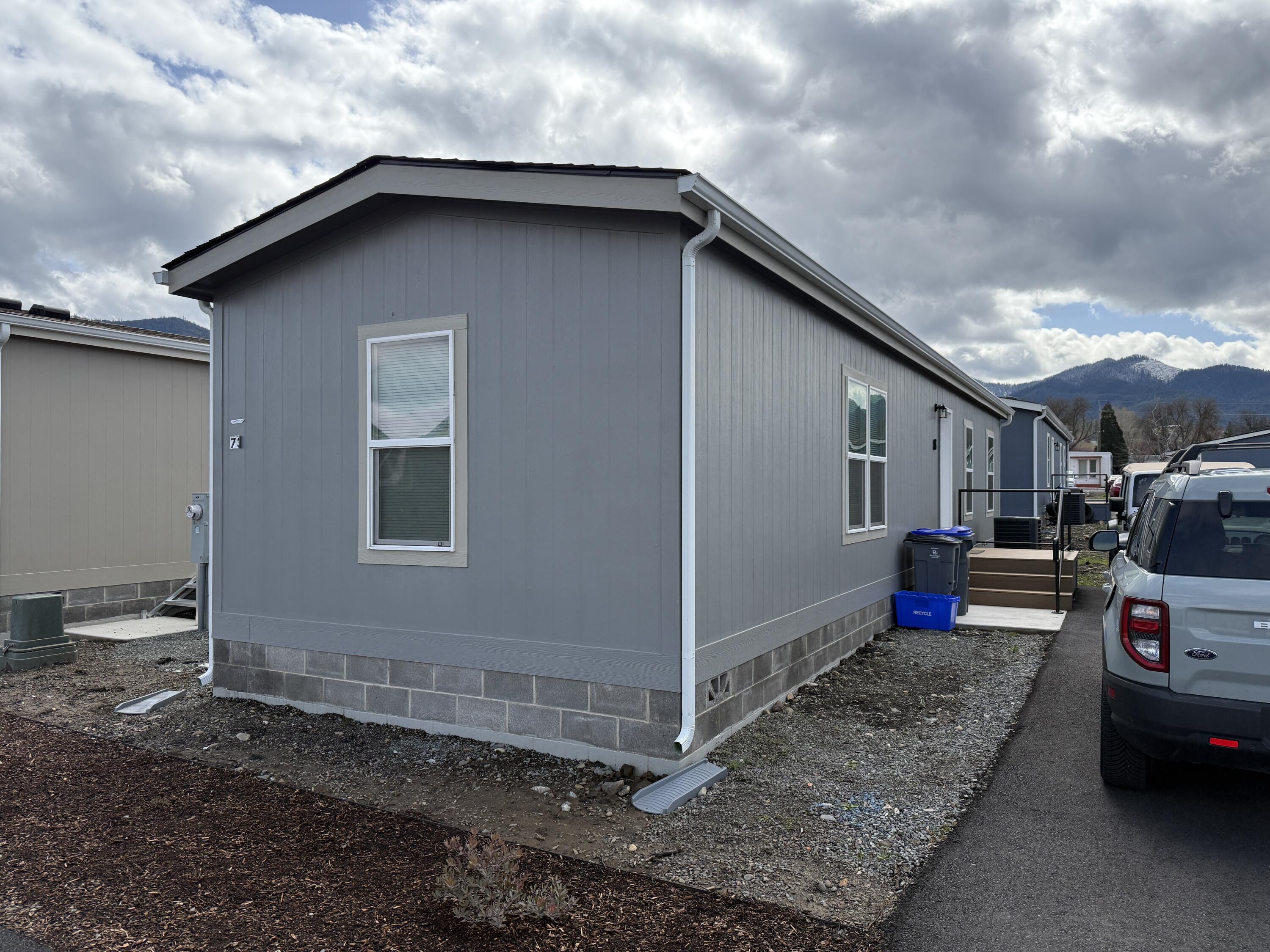 460 Arnos Road, Unit 73 Talent, OR 97540 - Photo 1 of 14 Front View