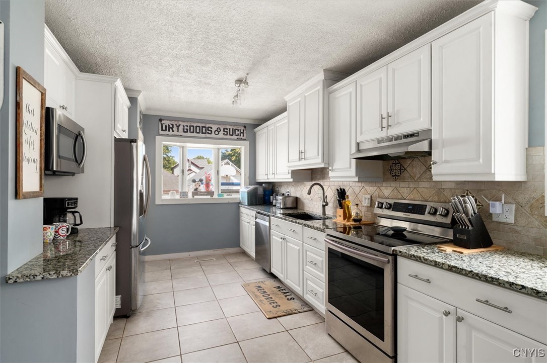 318 Earl Avenue Oneida, NY 13421 - Photo 11 of 43 New kitchen-2019 Granite from Italy