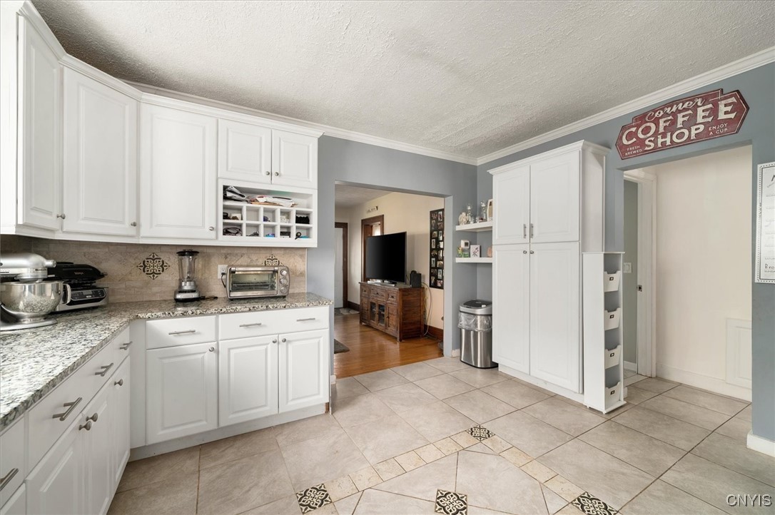 318 Earl Avenue Oneida, NY 13421 - Photo 13 of 43 New kitchen-2019 Granite from Italy