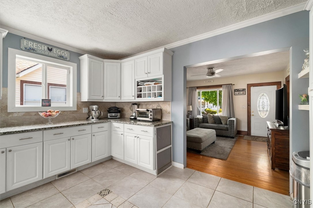 318 Earl Avenue Oneida, NY 13421 - Photo 9 of 43 New kitchen-2019 Granite from Italy