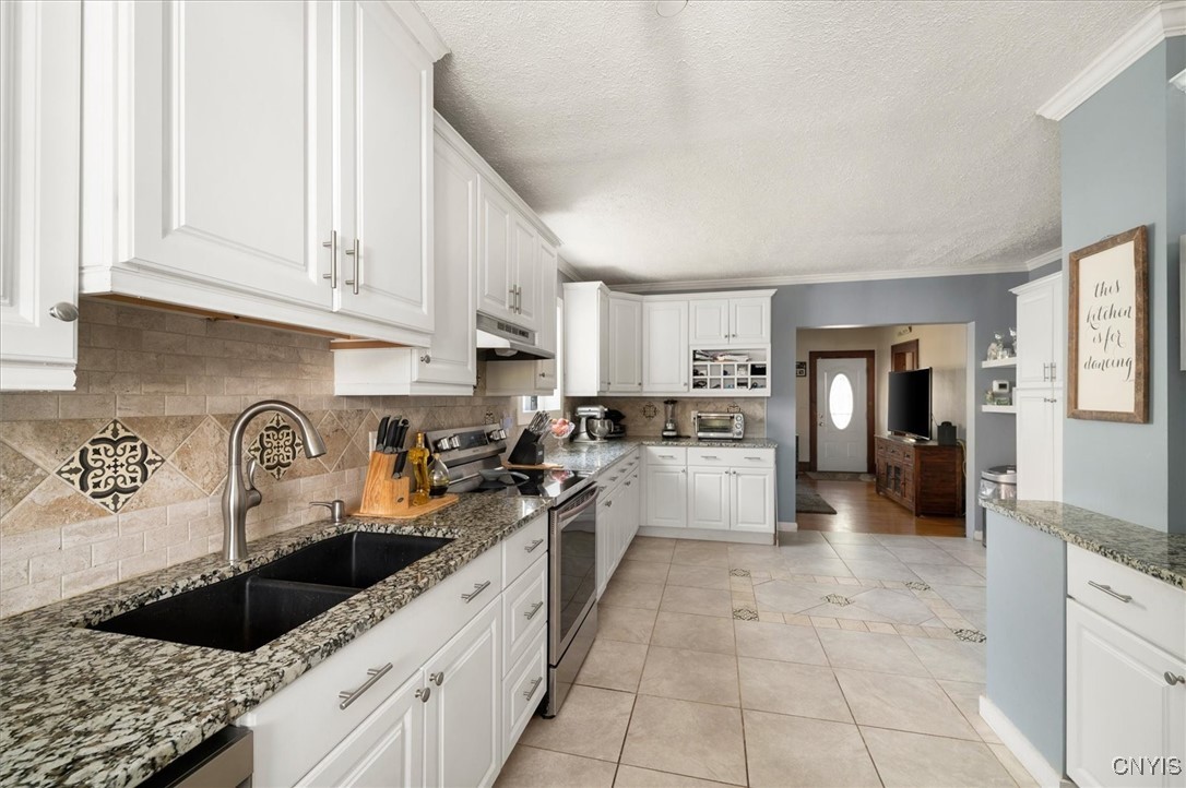 318 Earl Avenue Oneida, NY 13421 - Photo 10 of 43 New kitchen-2019 Granite from Italy