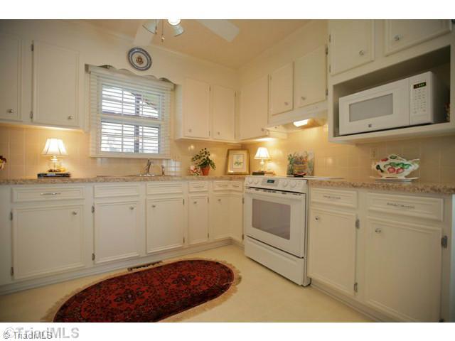 6973 Bridgewood Road Clemmons, NC 27012 - Photo 3 of 16 Kitchen. Kitchen with Breakfast area and lots of natural light