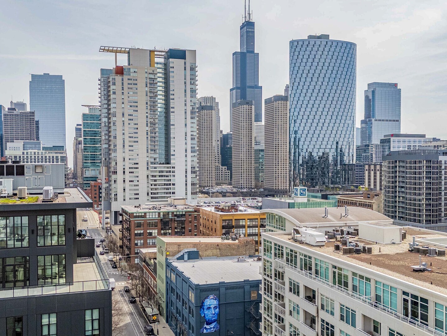 909 West Washington Boulevard, Unit 911 Chicago, IL 60607 - Photo 23 of 26 a view of city with tall buildings
