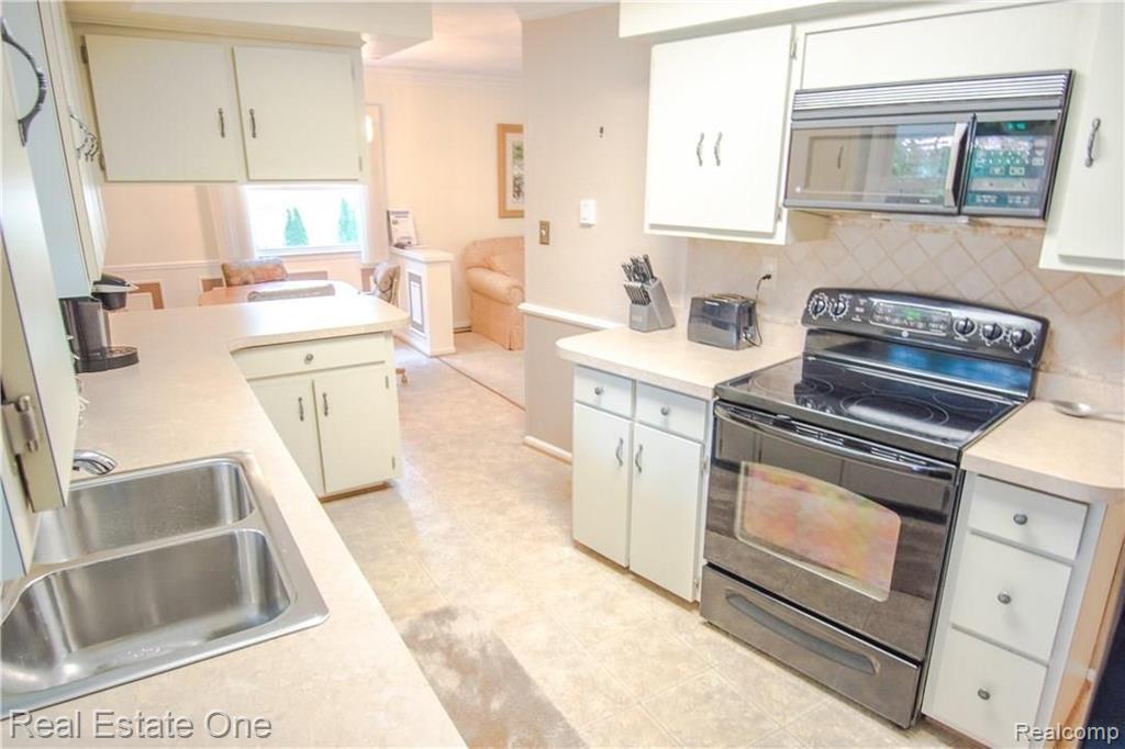 590 Lehigh Road Rochester Hills, MI 48307 - Photo 9 of 37