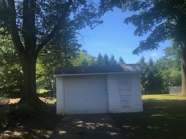 1360 Gordon Road Lyndhurst, OH 44124 - Photo 3 of 16